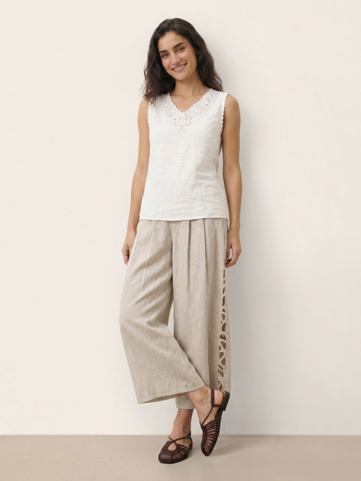 Marisa | Top de Lino con Escote Bordado