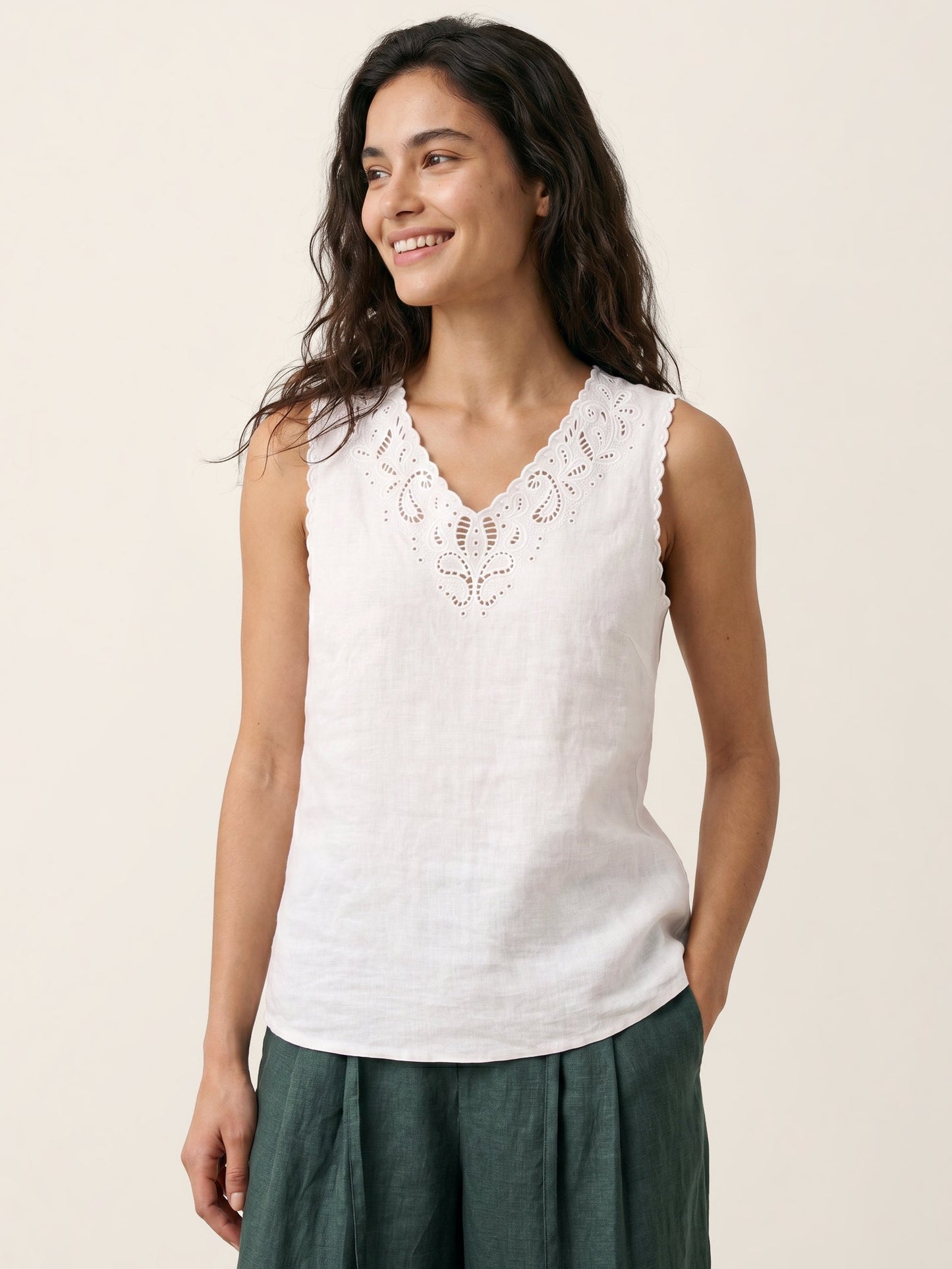 Marisa | Top de Lino con Escote Bordado