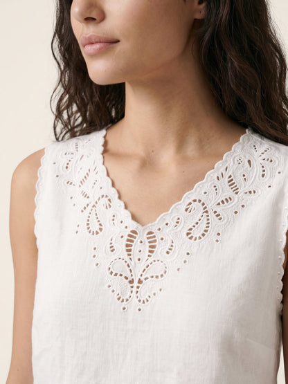 Marisa | Top de Lino con Escote Bordado