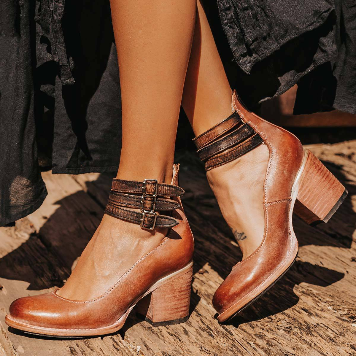 Elena | Zapato de Tacón de Cuero con Triple Hebilla