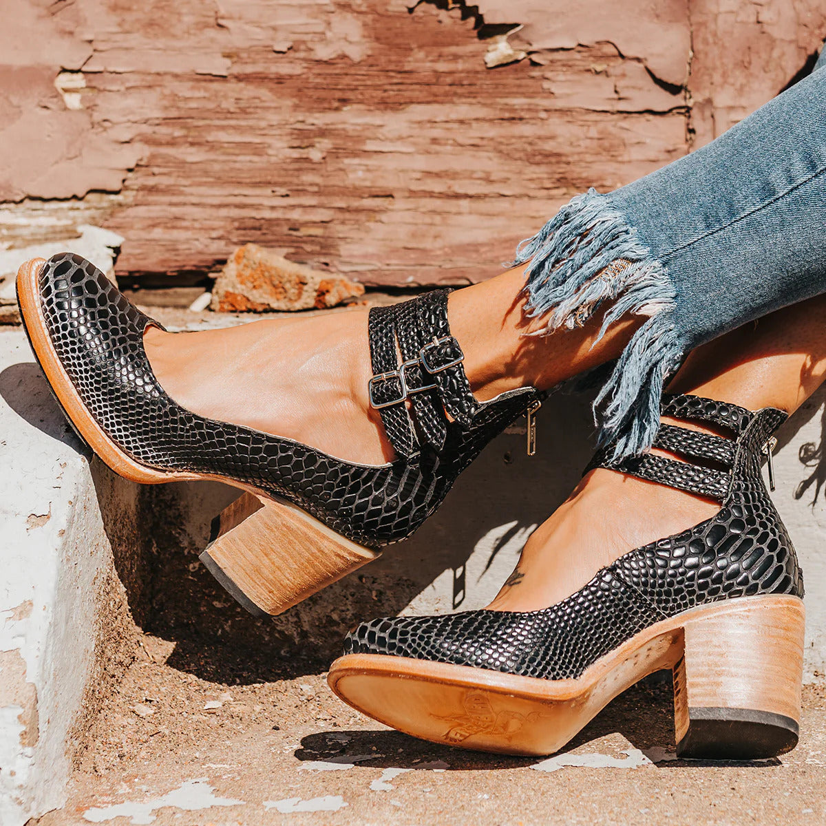 Elena | Zapato de Tacón de Cuero con Triple Hebilla
