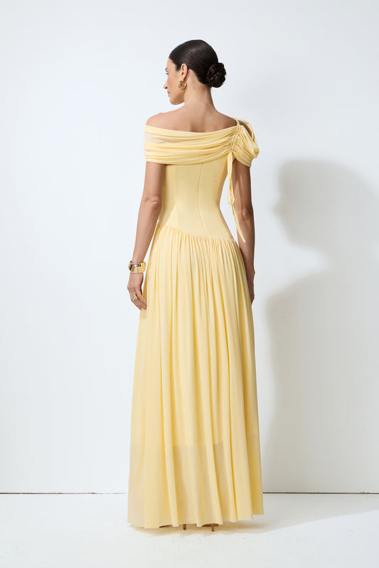 Vestido largo amarillo de un hombro, frontal