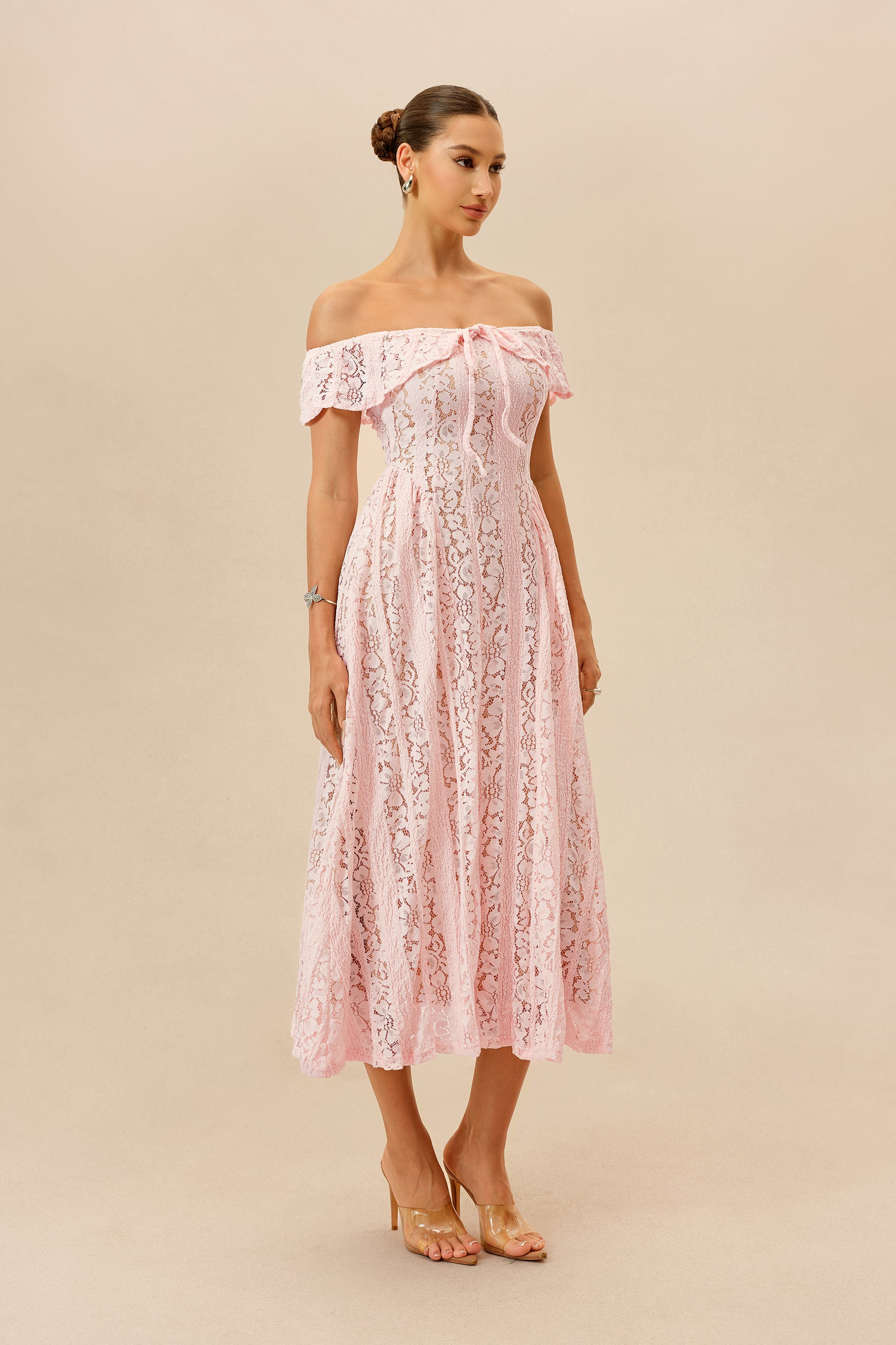 Vestido midi de encaje, tres cuartos