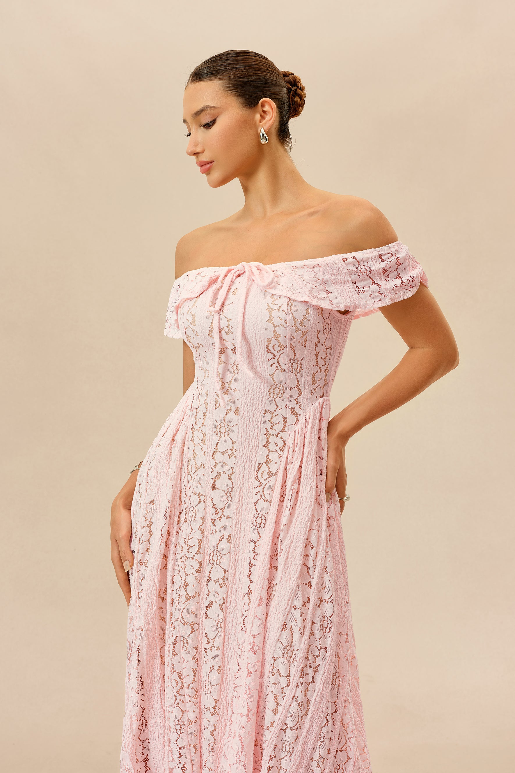 Vestido midi de encaje, detalle del encaje