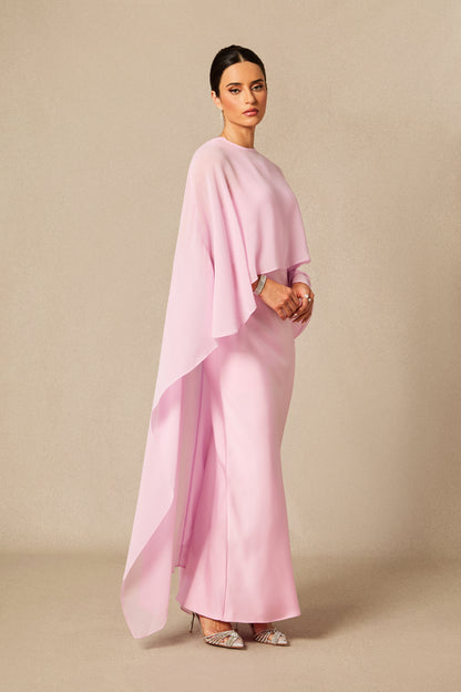 Vestido largo con capa rosa, perfil