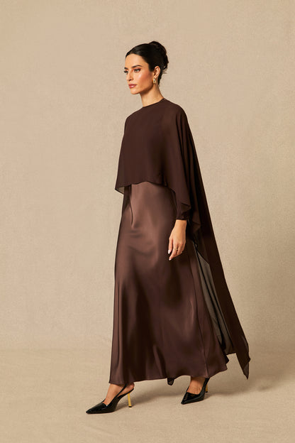 Vestido largo con capa, espalda