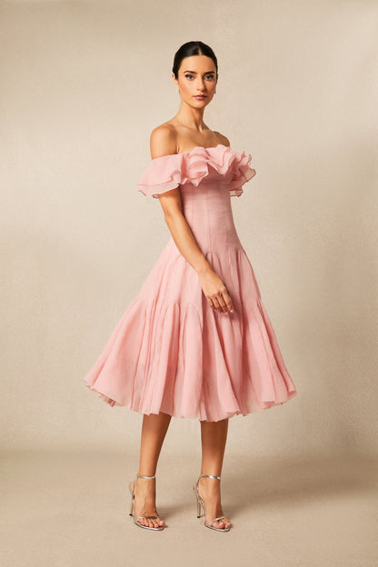 Vestido midi de volantes, tres cuartos