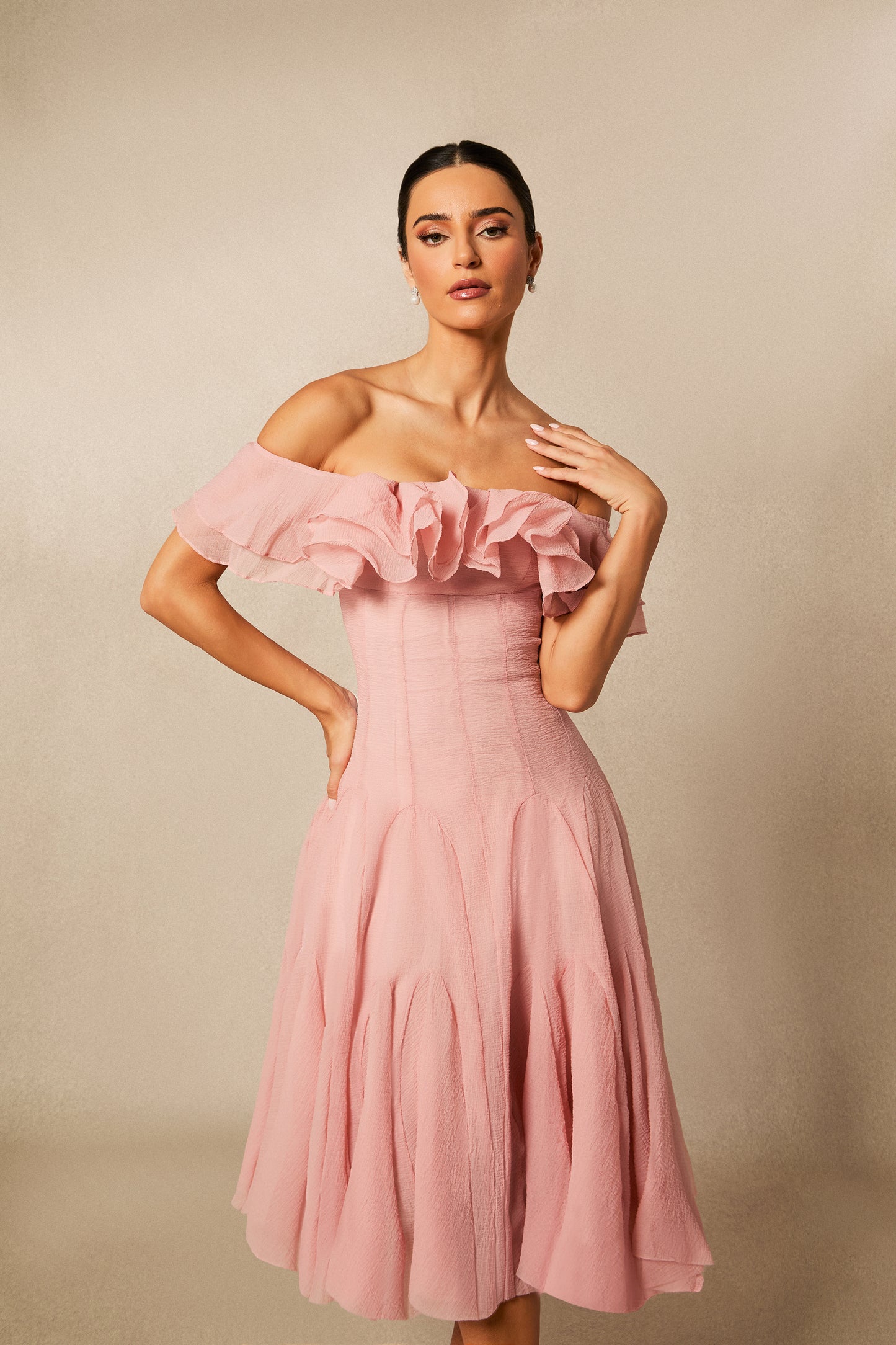 Vestido midi de volantes, espalda