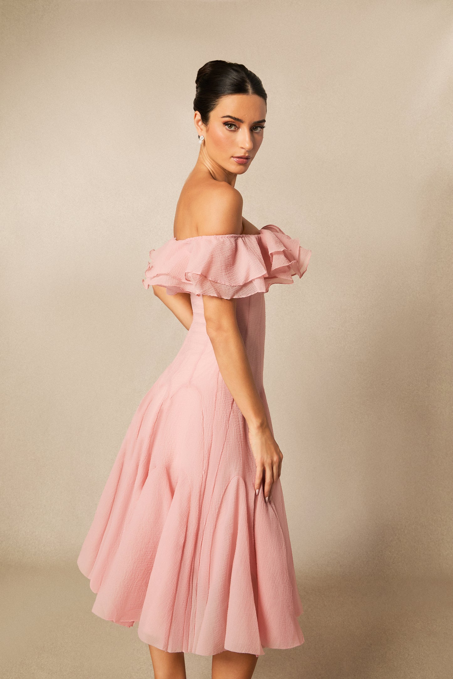 Vestido midi de volantes, movimiento