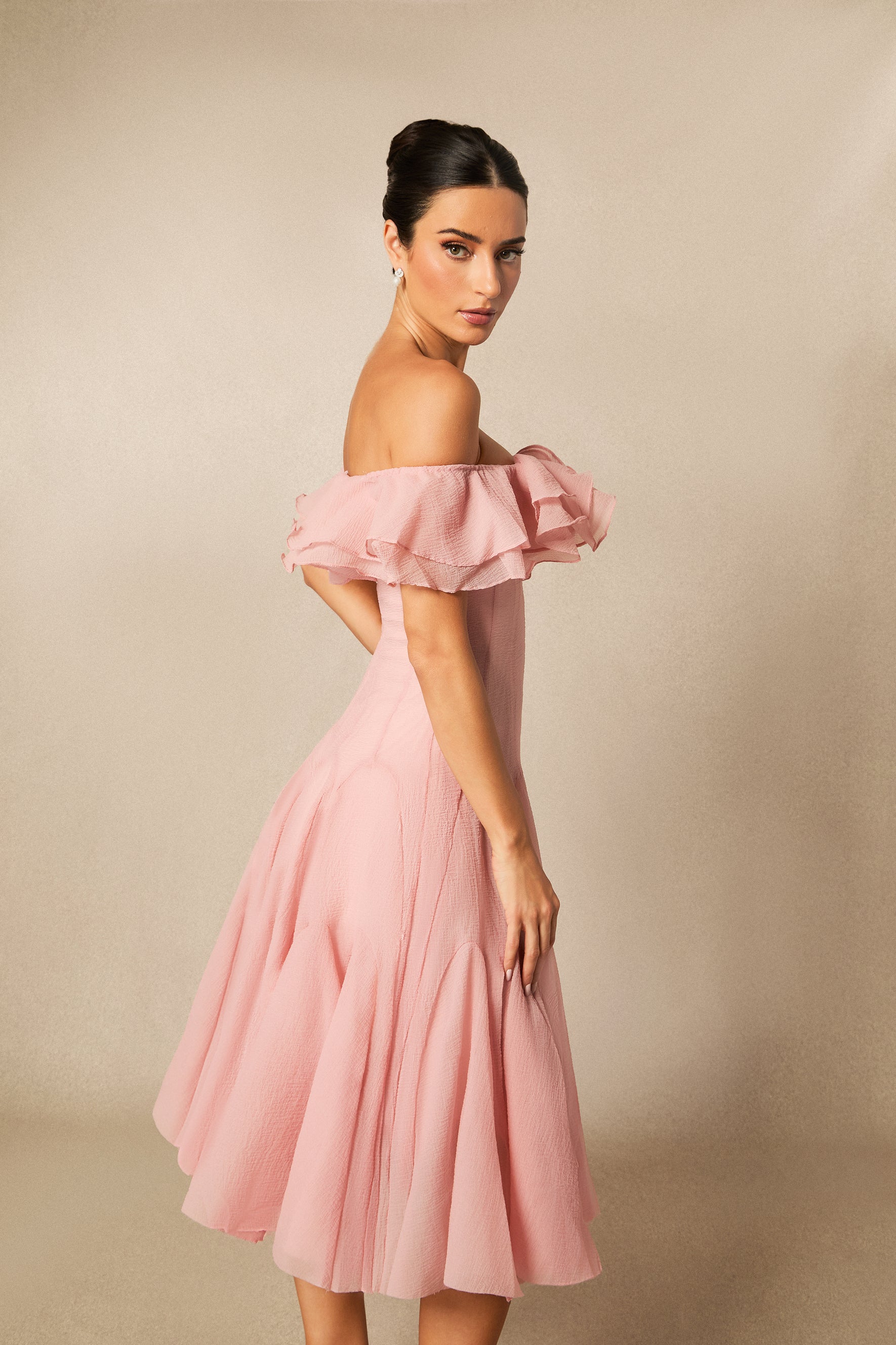 Vestido midi de volantes, movimiento