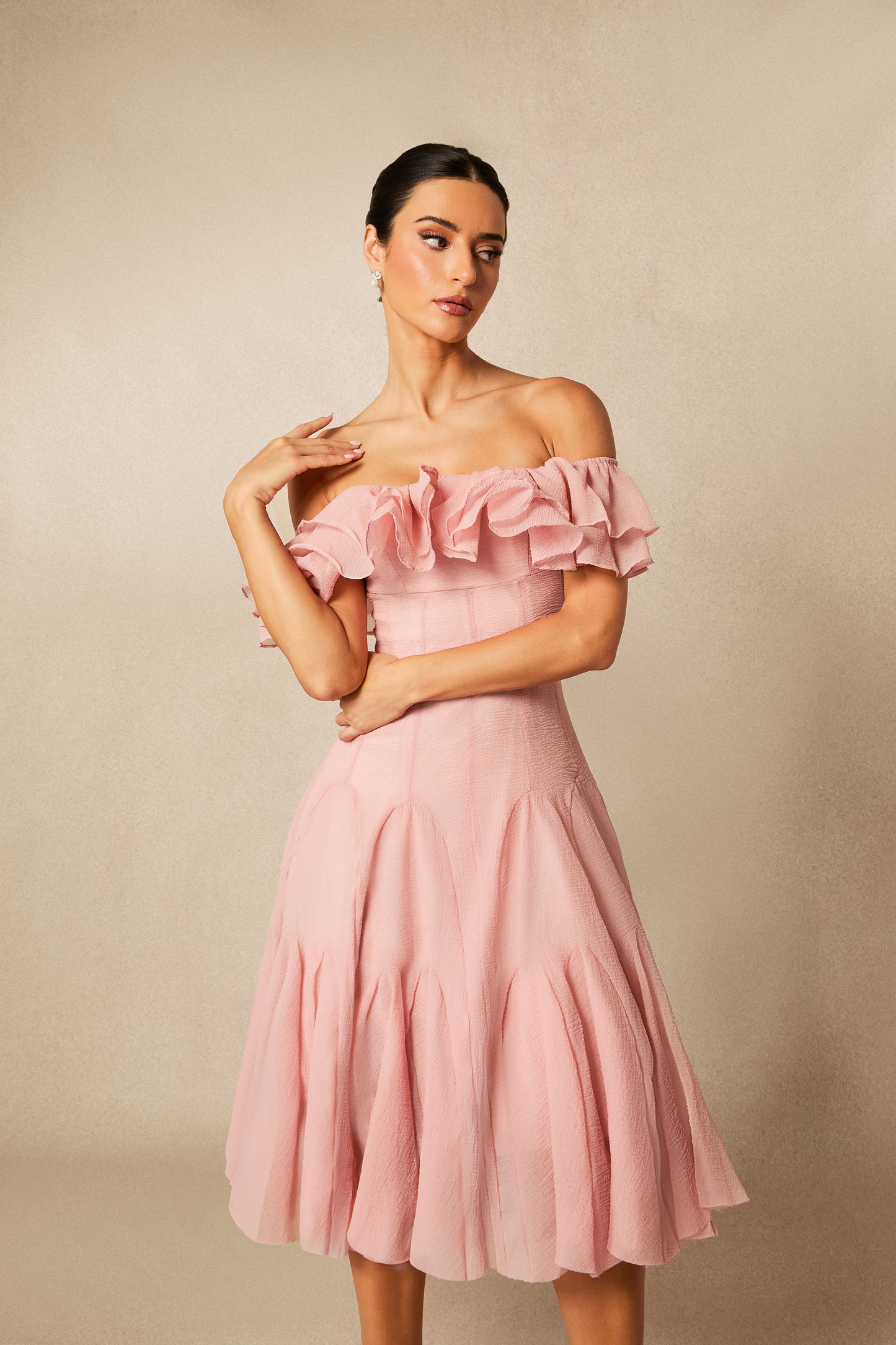 Vestido midi de volantes, cuerpo entero