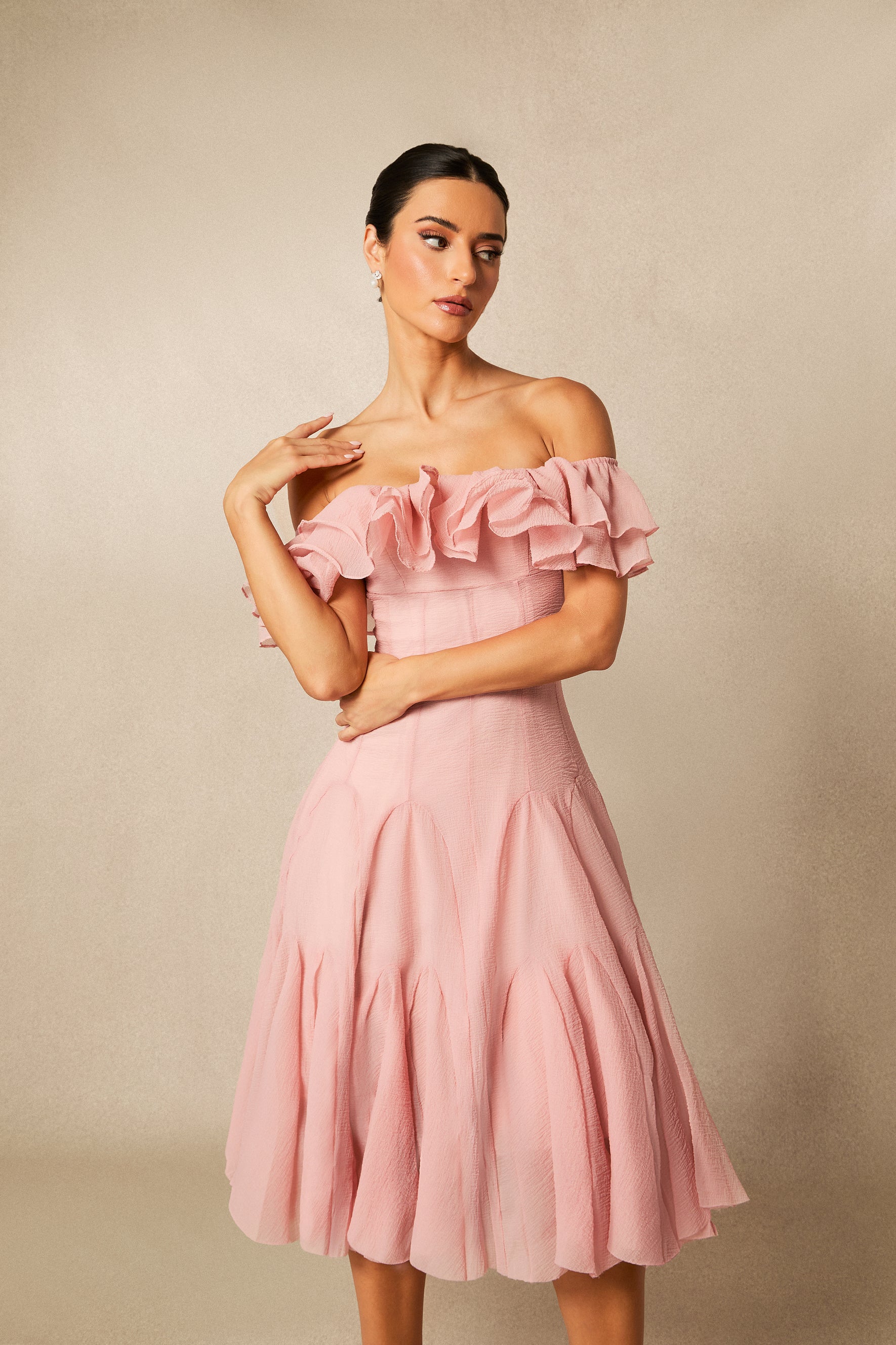Vestido midi de volantes, cuerpo entero