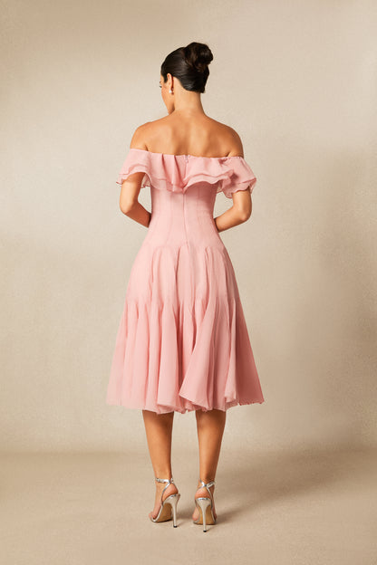 Vestido midi de volantes, sentada