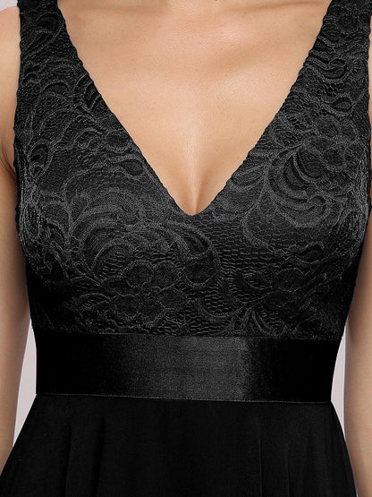 Bárbara | Vestido Corto de Encaje con Bajo Asimétrico