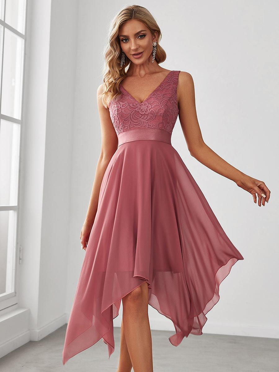 Bárbara | Vestido Corto de Encaje con Bajo Asimétrico