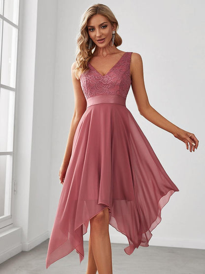 Bárbara | Vestido Corto de Encaje con Bajo Asimétrico