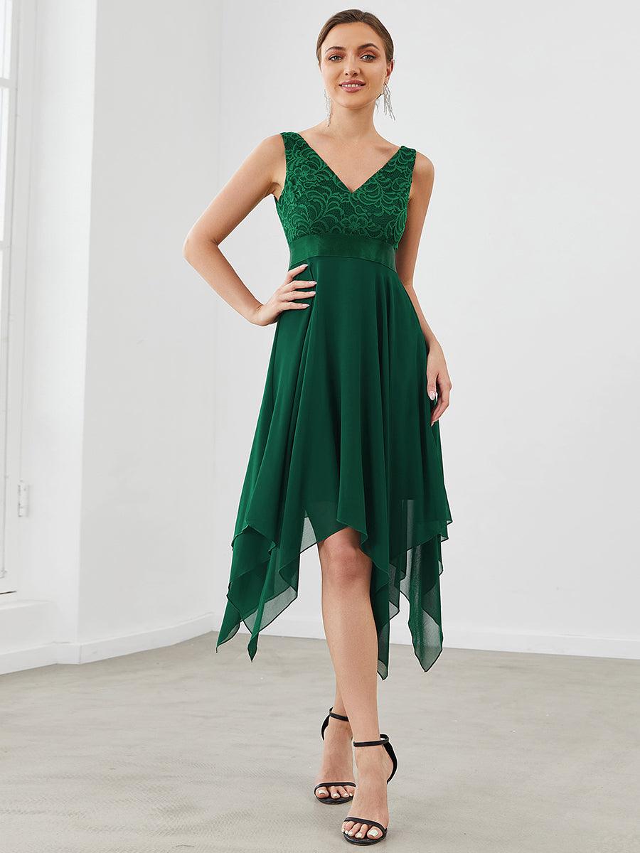 Bárbara | Vestido Corto de Encaje con Bajo Asimétrico