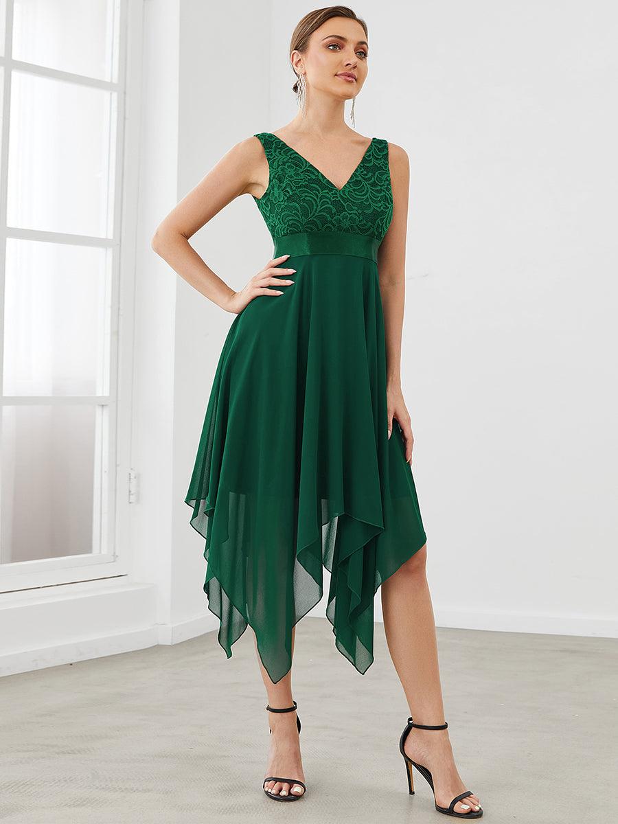 Bárbara | Vestido Corto de Encaje con Bajo Asimétrico