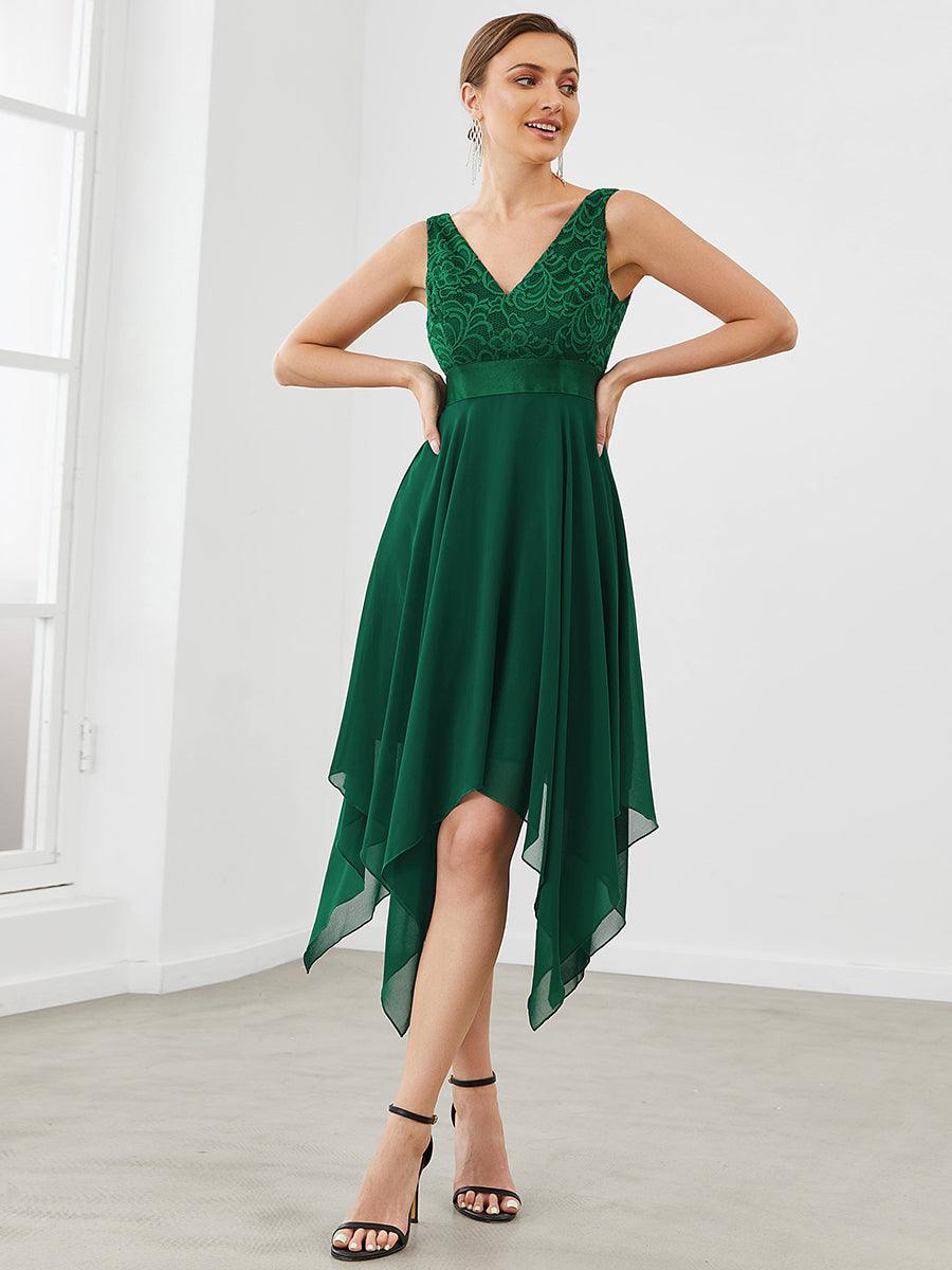 Bárbara | Vestido Corto de Encaje con Bajo Asimétrico