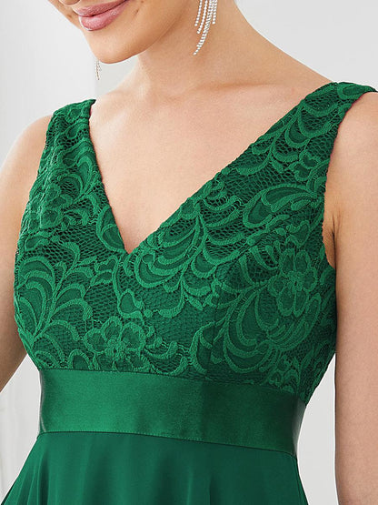 Bárbara | Vestido Corto de Encaje con Bajo Asimétrico