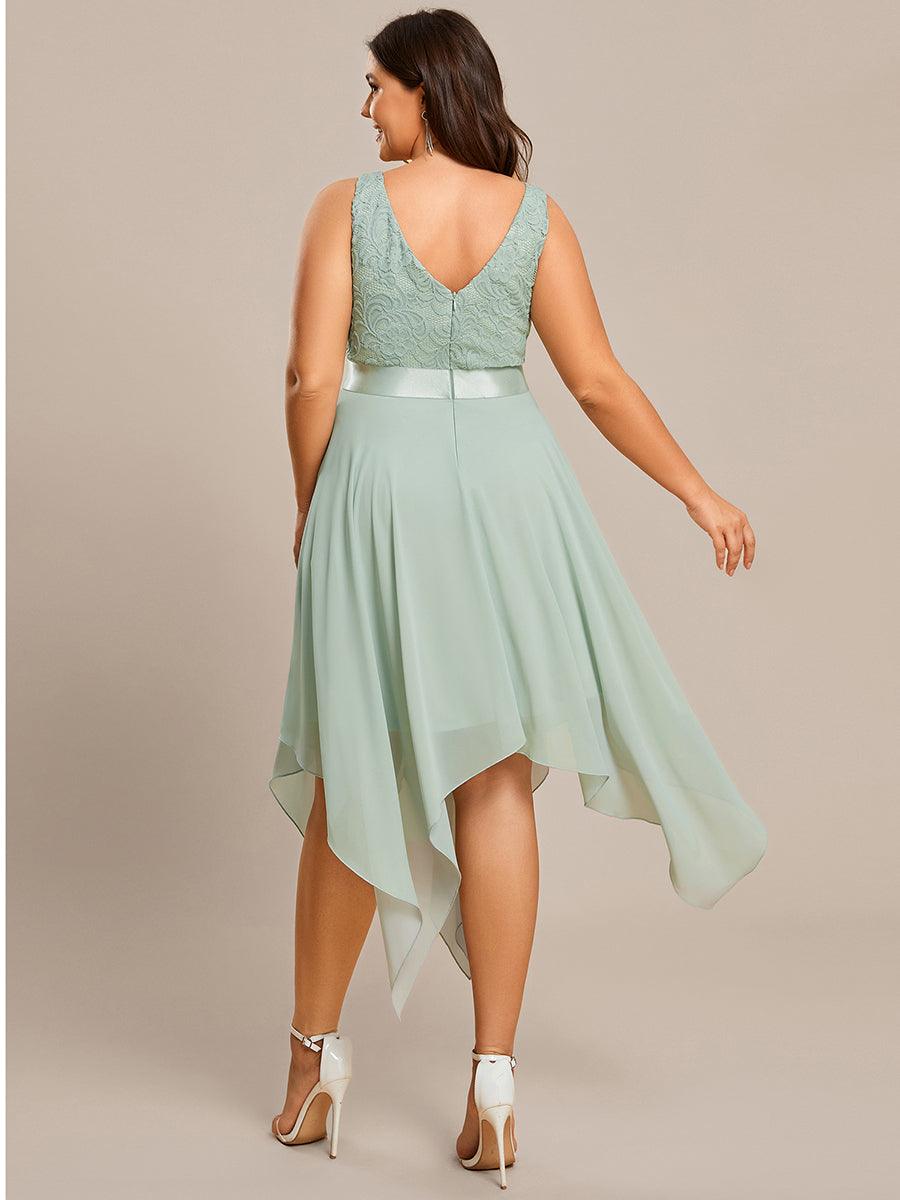 Bárbara | Vestido Corto de Encaje con Bajo Asimétrico
