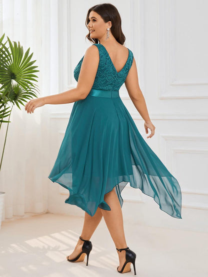 Bárbara | Vestido Corto de Encaje con Bajo Asimétrico
