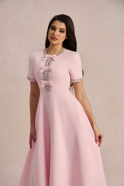 Vestido midi con lazo, detalle de los cristales