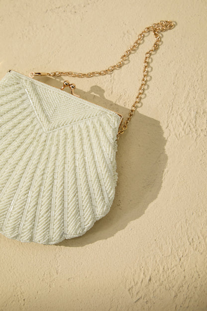 Bolso de concha tejida con perlas, vista frontal