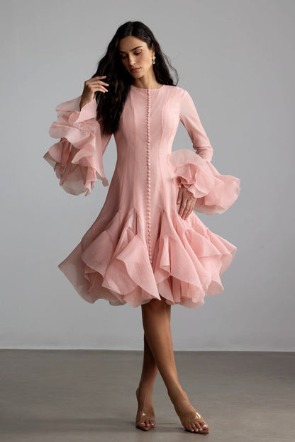 Vestido midi de manga larga con bajo acampanado