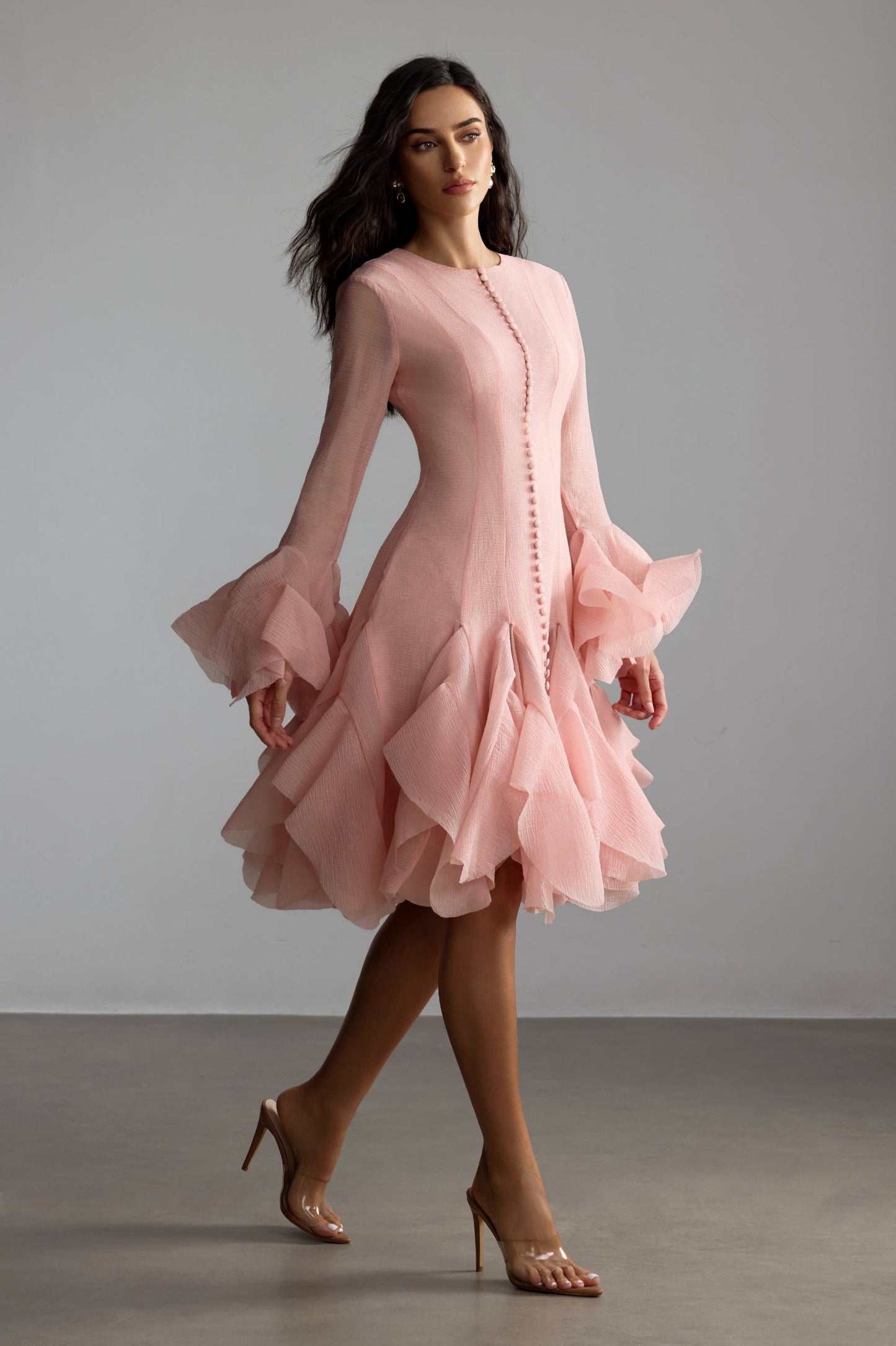 Vestido midi de manga larga, movimiento