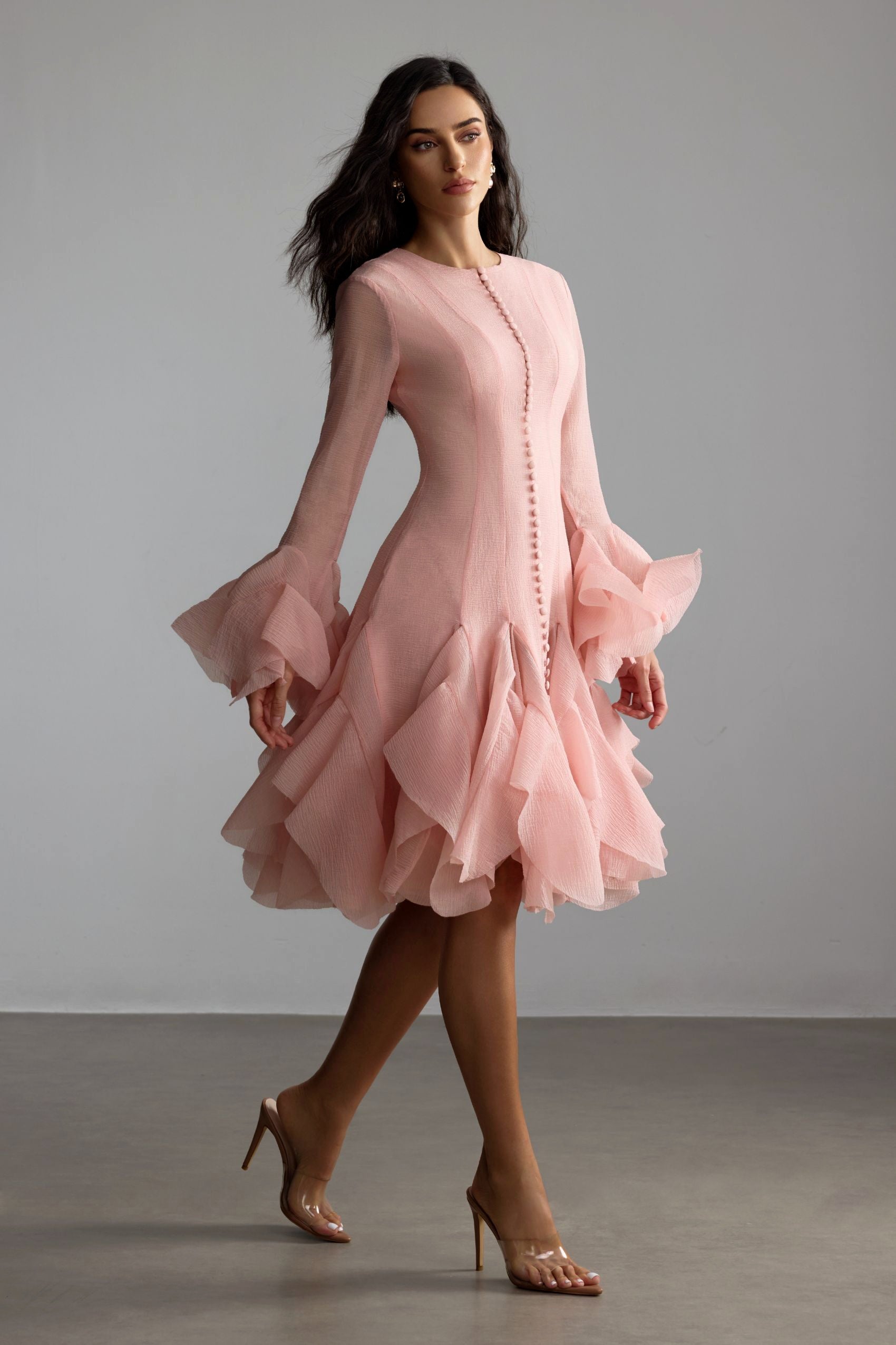 Vestido midi de manga larga, movimiento