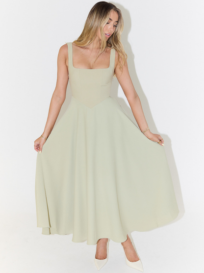 Amara | Vestido Midi con Escote Cuadrado y Falda de Línea A