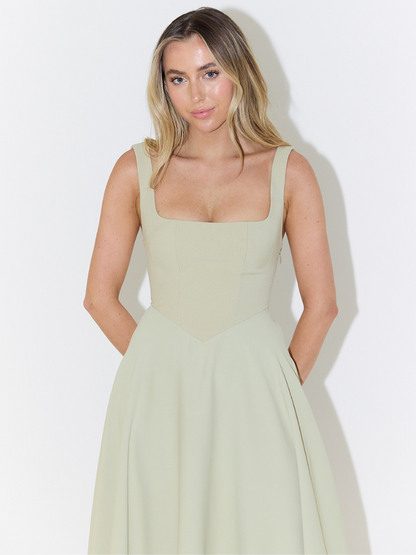 Amara | Vestido Midi con Escote Cuadrado y Falda de Línea A