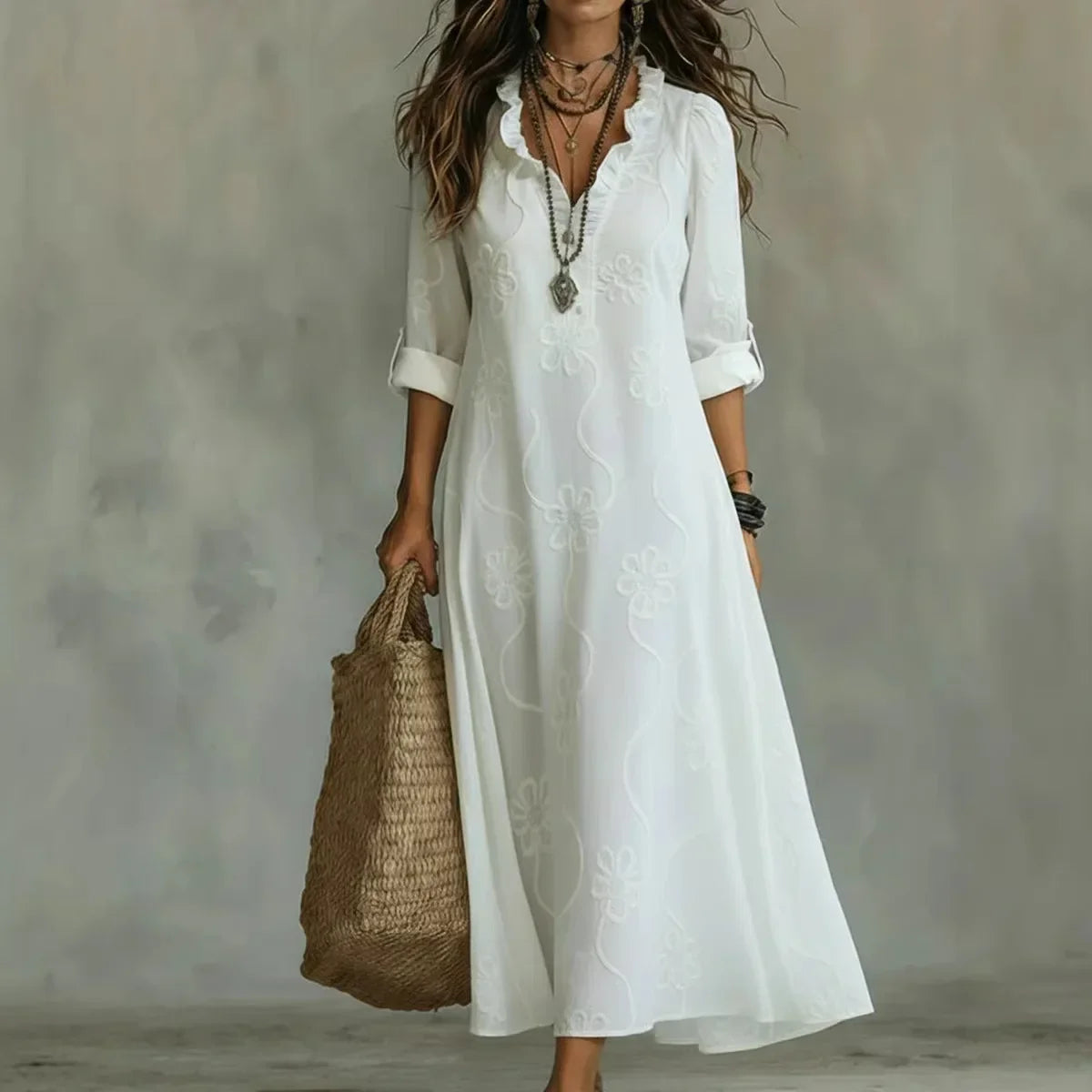 Jazmín |  Vestido maxi boho negro, bordado floral tono sobre tono, manga remangable