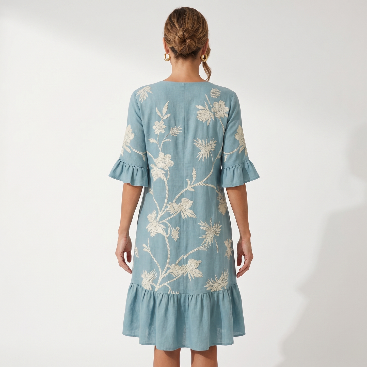 Cayetana | Vestido de Lino Sage con Motivos Botánicos